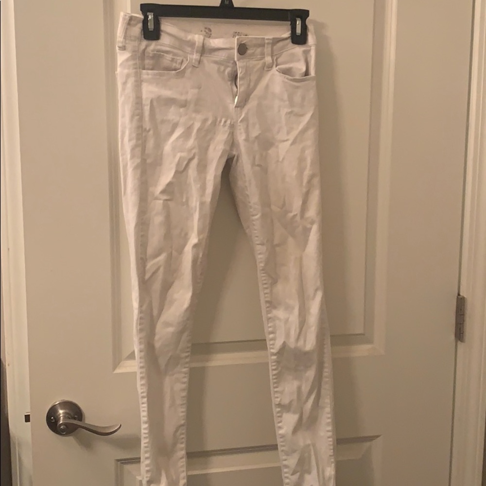 Women’s white skinny jeans
